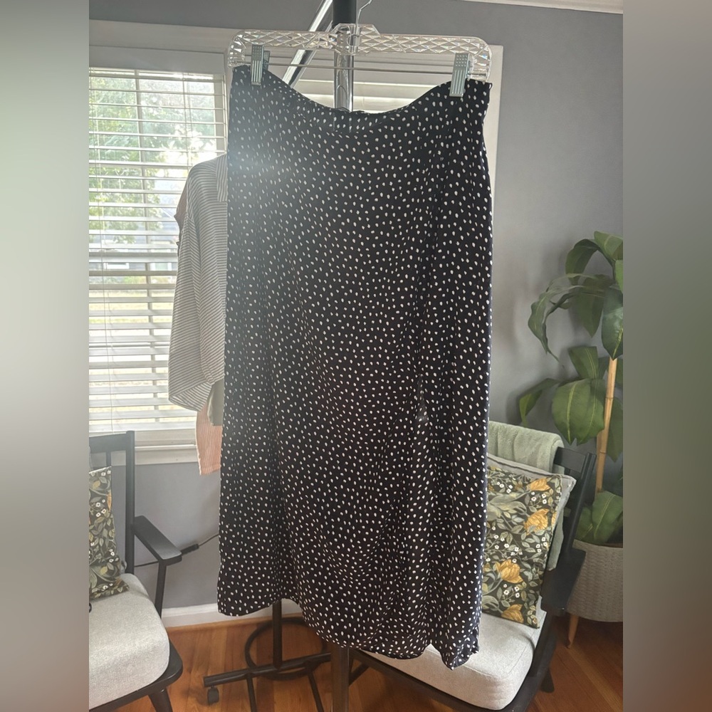 Abercrombie & Fitch Black and White Midi Skirt with side slit